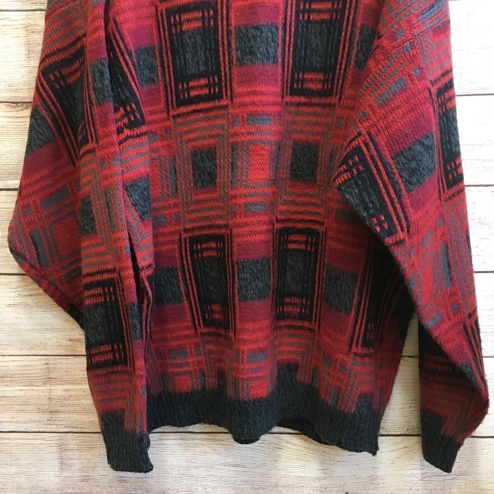VINTAGE SATURDAYS SWEATER IN RED AND BLACK‎ - Picture 4 of 6